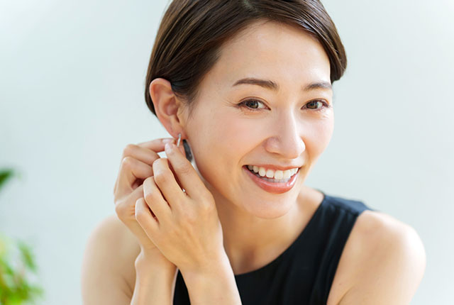 ピアスを付けている女性